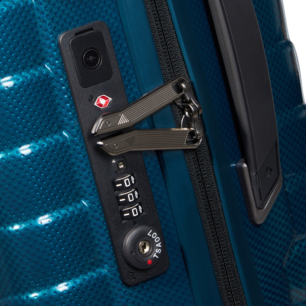 Samsonite Proxis Spinner Carry-On™ in the color Petrol Blue.
