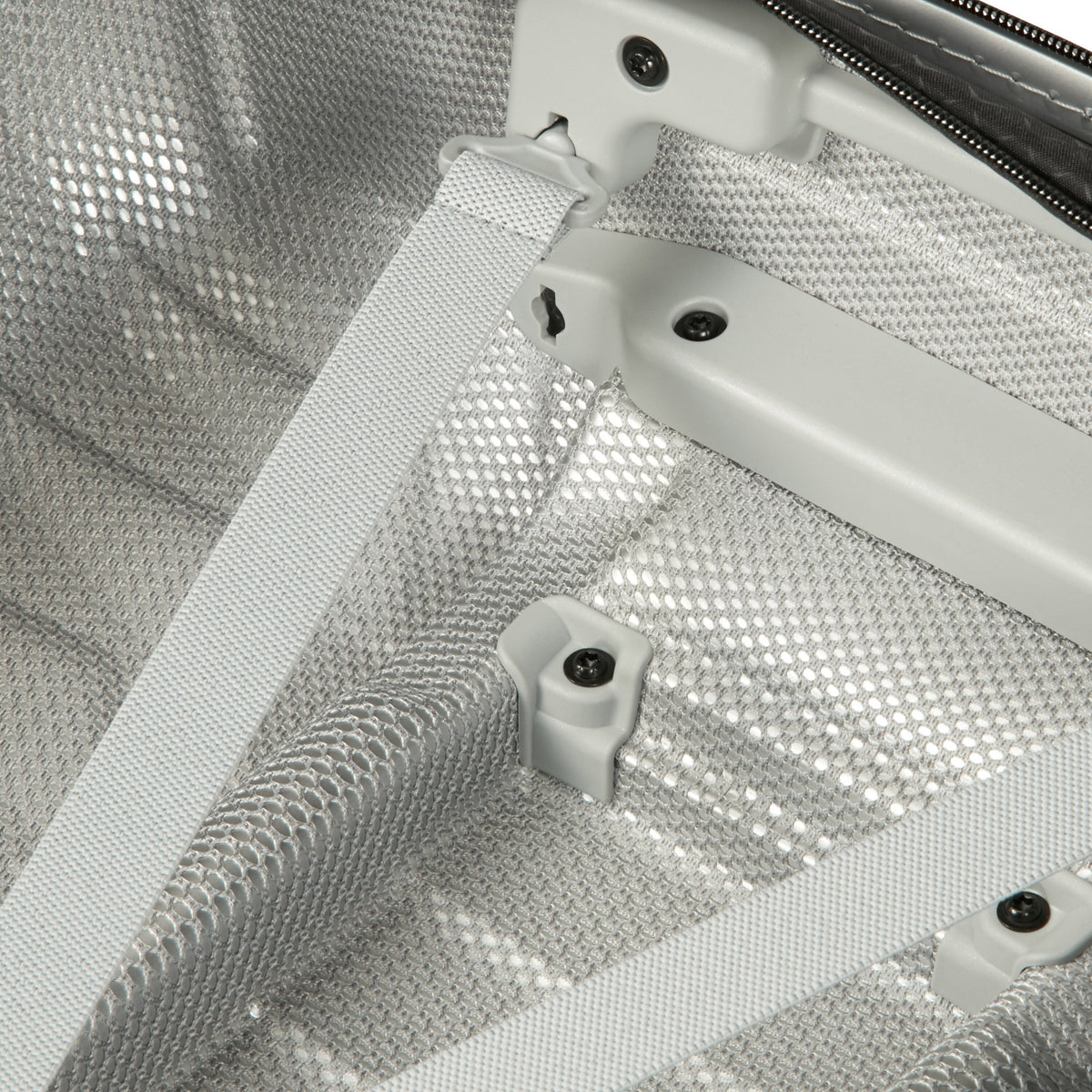 Samsonite Proxis Spinner Large (28) in the color Silver.