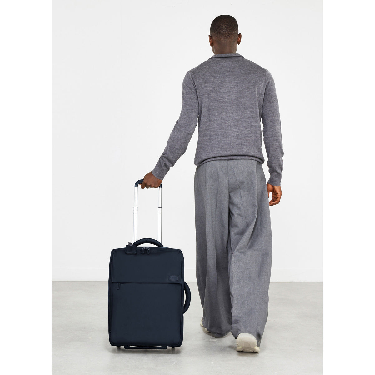 Lipault Foldable Plume Cabin in the color Midnight Blue.