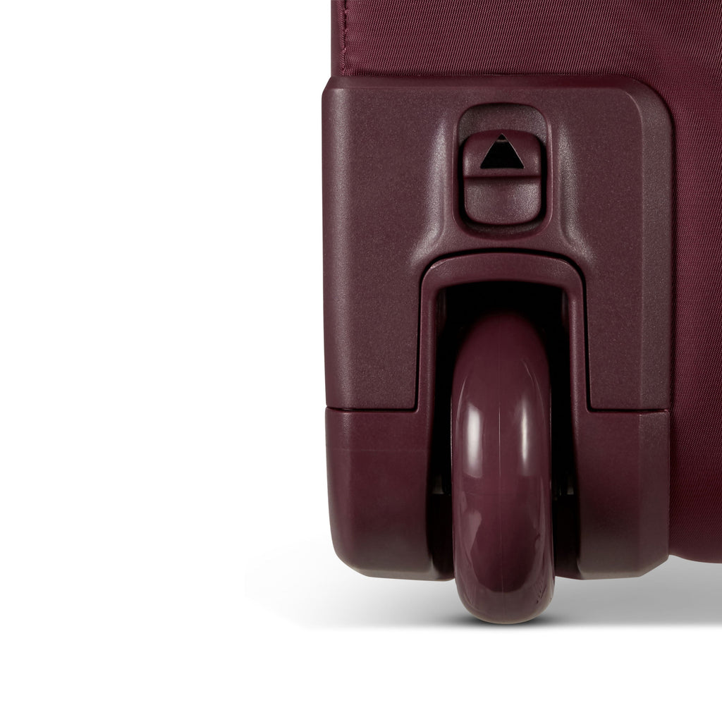 Lipault Foldable Plume Cabin in the color Bordeaux.