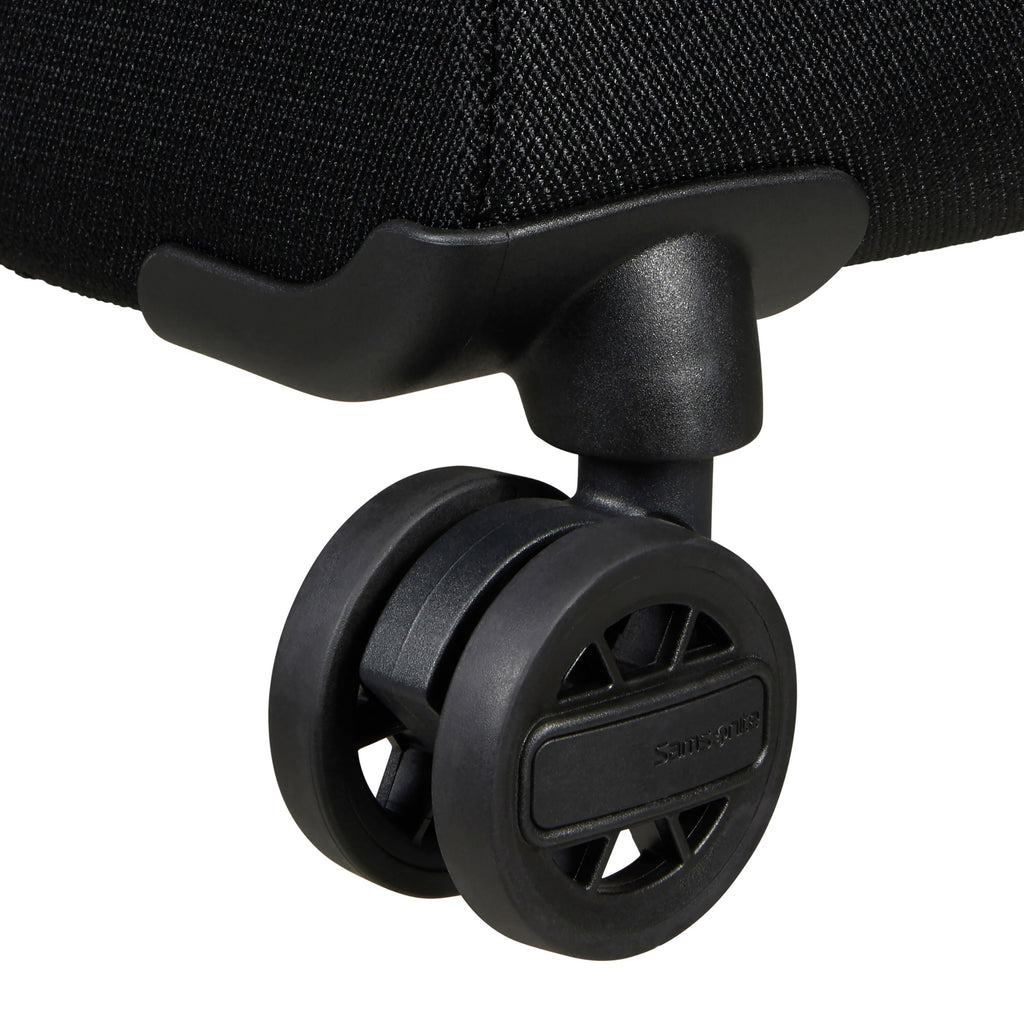 Samsonite Vaycay Spinner Medium in the color Black.