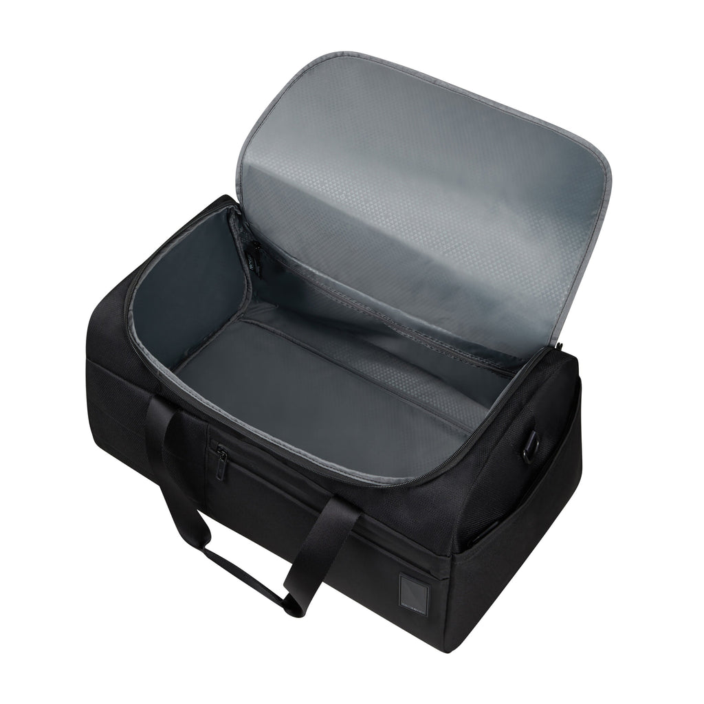 Samsonite Vaycay Duffle (20.5") in the color Black.