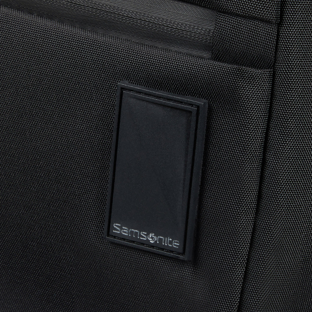 Samsonite Vaycay Duffle (20.5") in the color Black.
