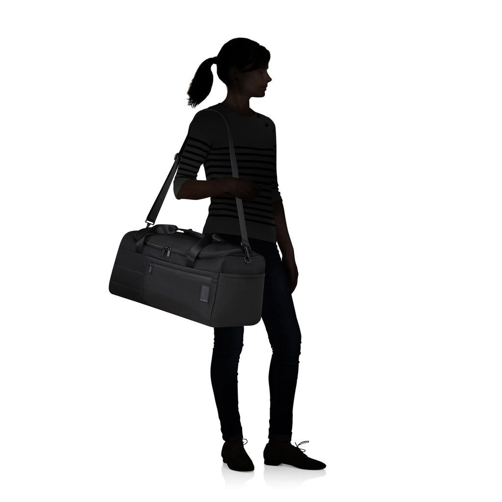 Samsonite Vaycay Duffle (20.5") in the color Black.