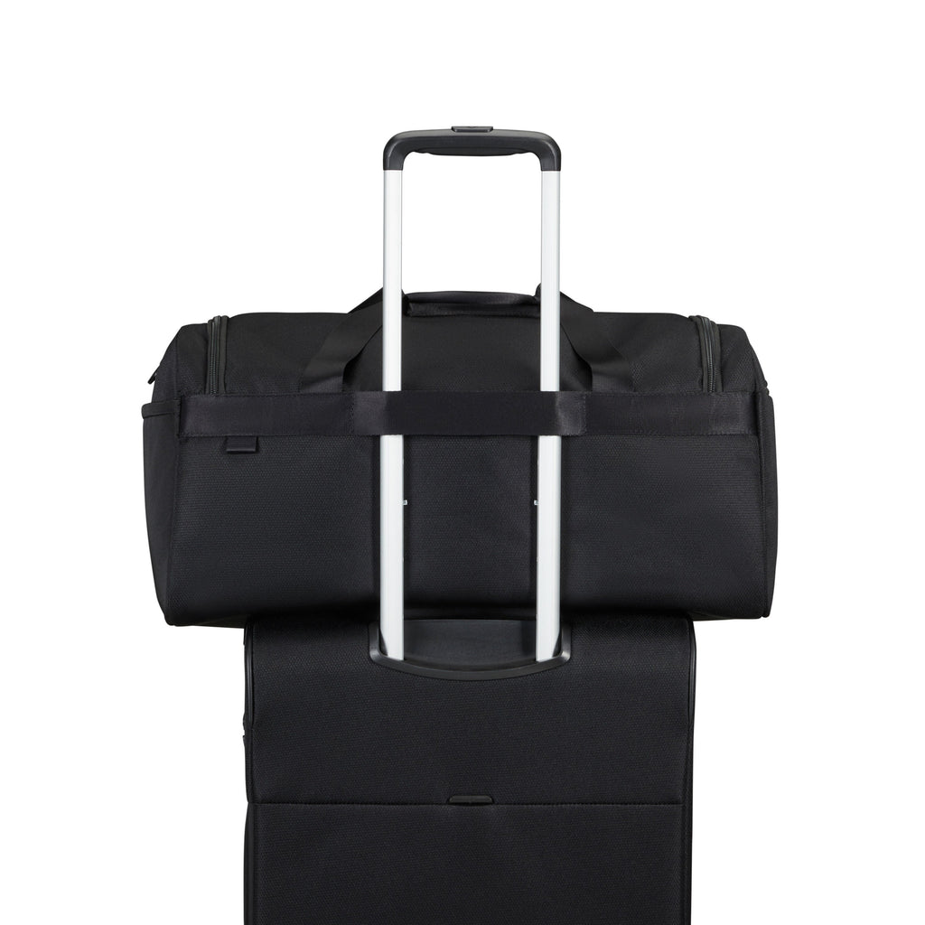 Samsonite Vaycay Duffle (20.5") in the color Black.