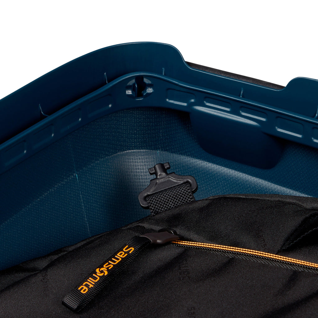 Samsonite Essens Spinner Carry-On™ in the color Midnight Blue.