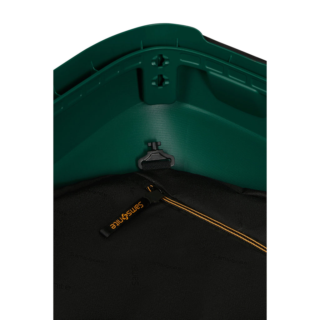 Samsonite Essens Spinner Carry-On™ in the color Alpine Green.