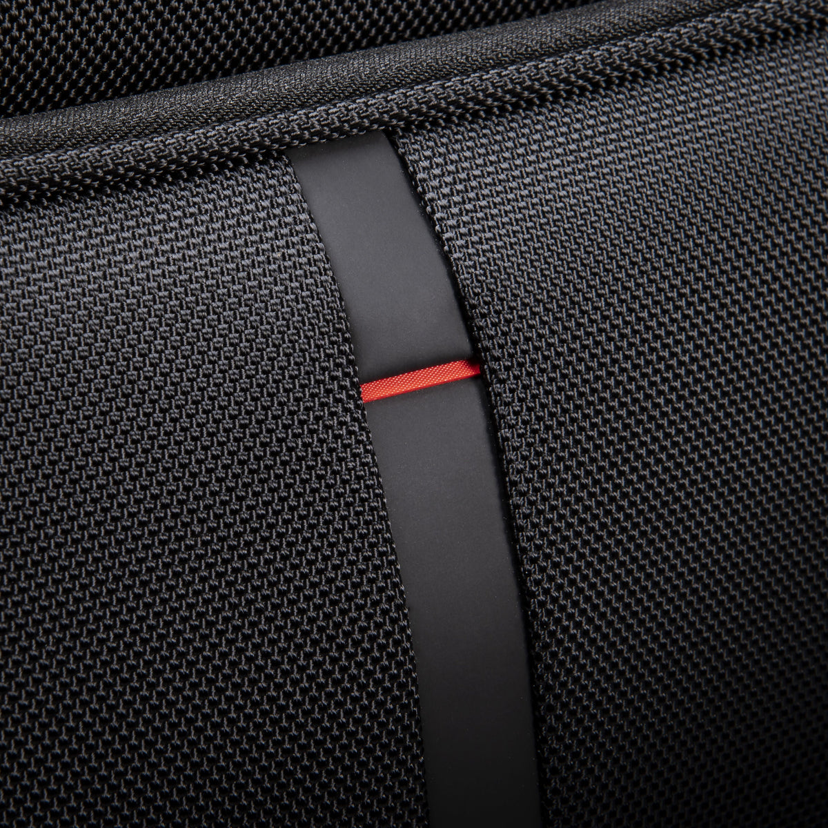 Samsonite Xenon 4.0 Crossbody in the color Black.