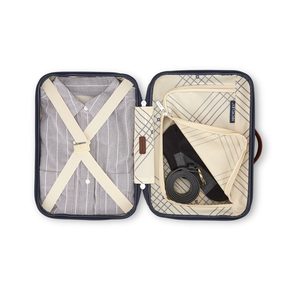 Samsonite Virtuosa Train Case in the color Navy.