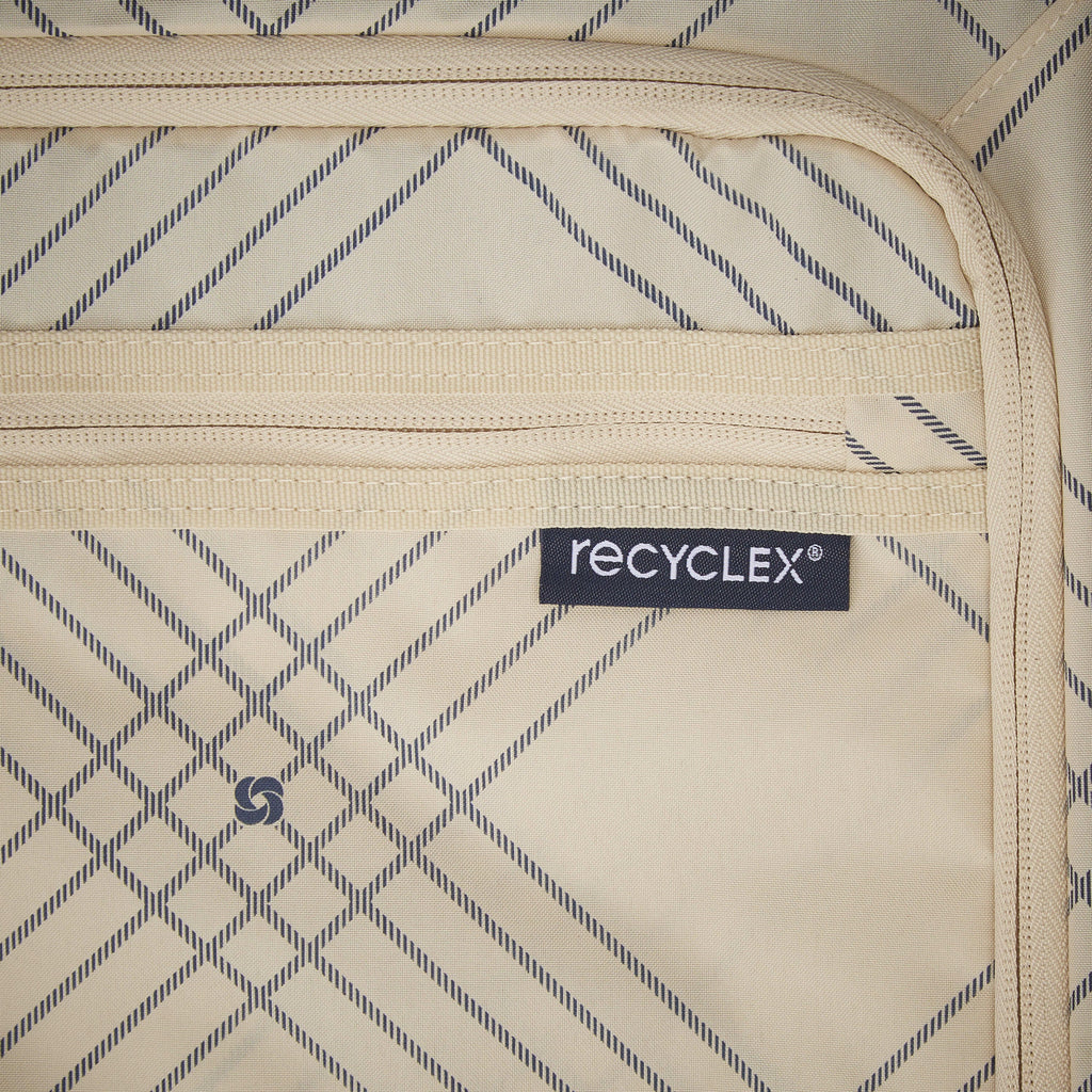 Samsonite Virtuosa Train Case in the color Navy.