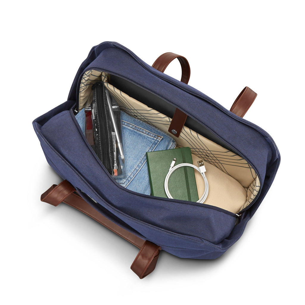 Samsonite Virtuosa Weekender in the color Navy.