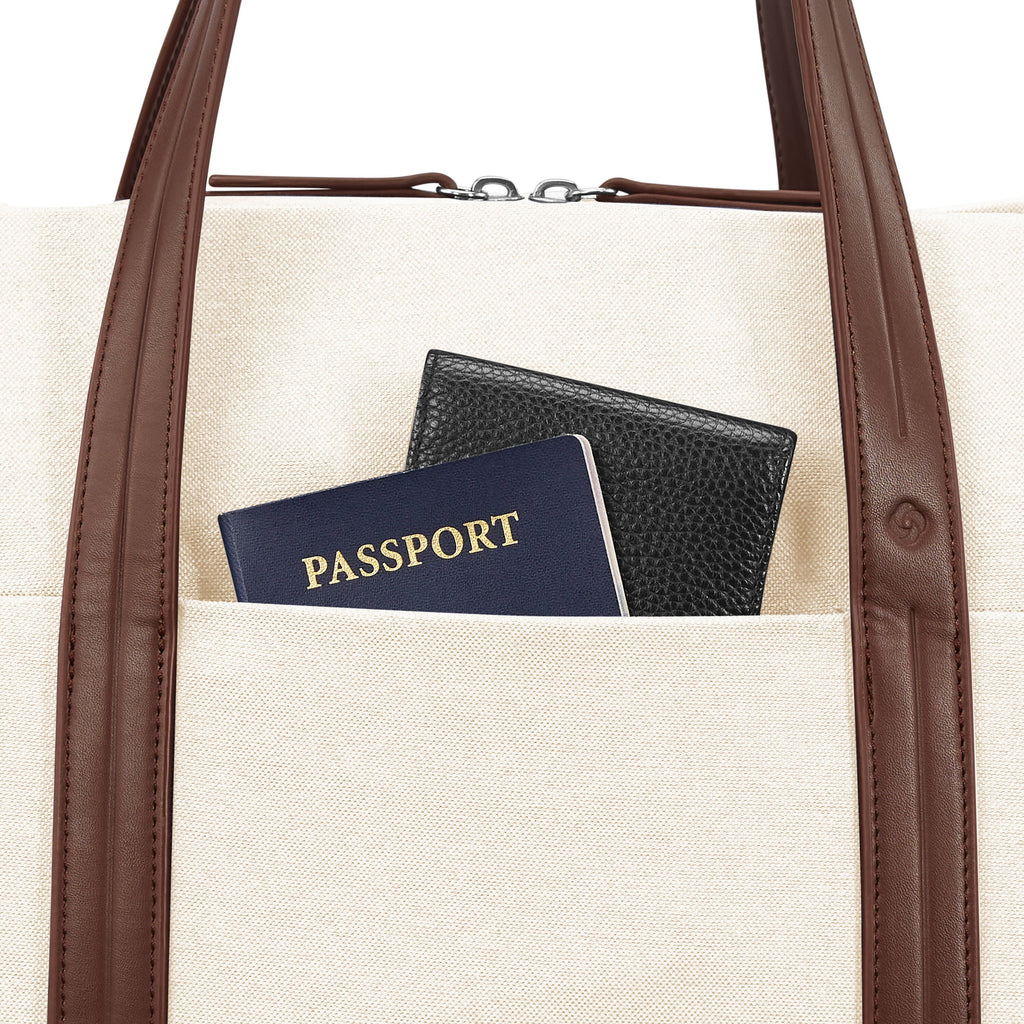 Samsonite Virtuosa Weekender in the color Off White.