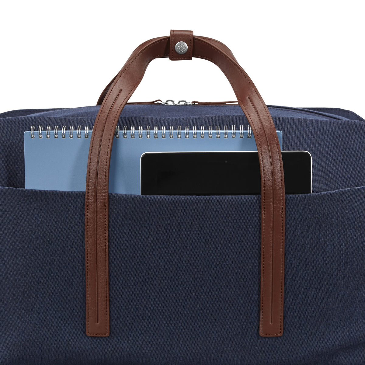Samsonite Virtuosa Wheeled Duffle in the color Navy.