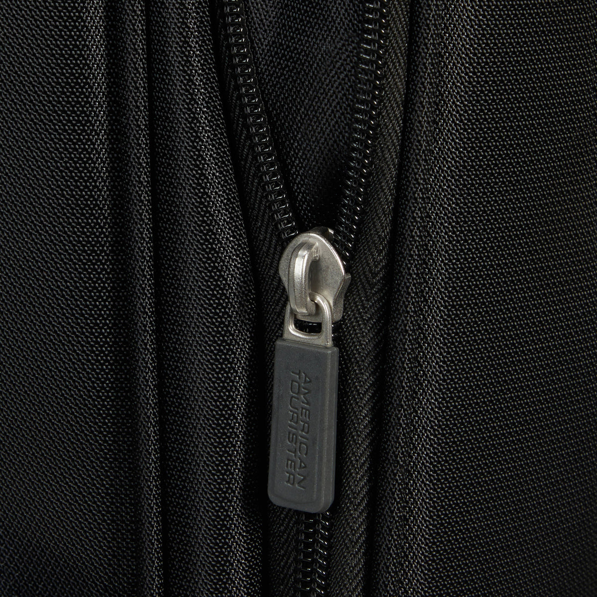 American Tourister SummerRide 3 Piece Set (CO/M/L) in the color Black.