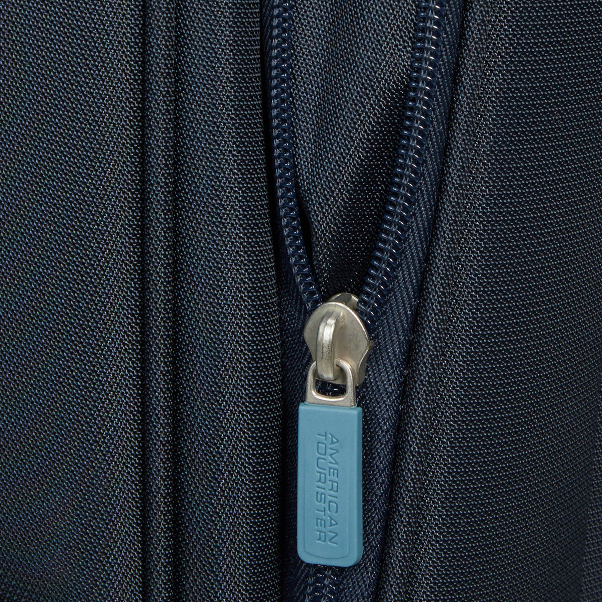 American Tourister SummerRide 3 Piece Set (CO/M/L) in the color Navy.