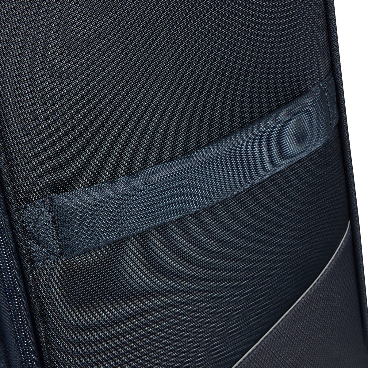 American Tourister SummerRide Spinner Medium in the color Navy.