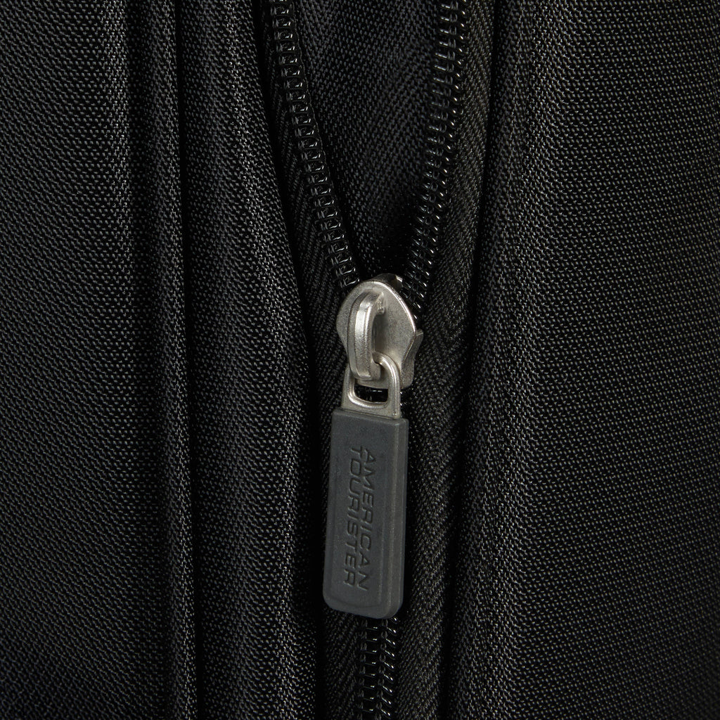 American Tourister SummerRide Spinner Large in the color Black.