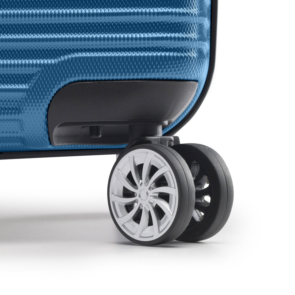 Samsonite Trek Spinner Medium in the color Blue Dream.