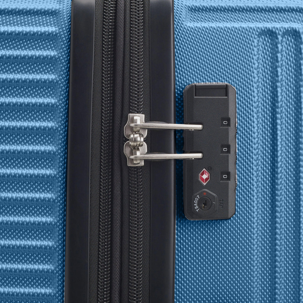 Samsonite Trek Spinner Large in the color Blue Dream.