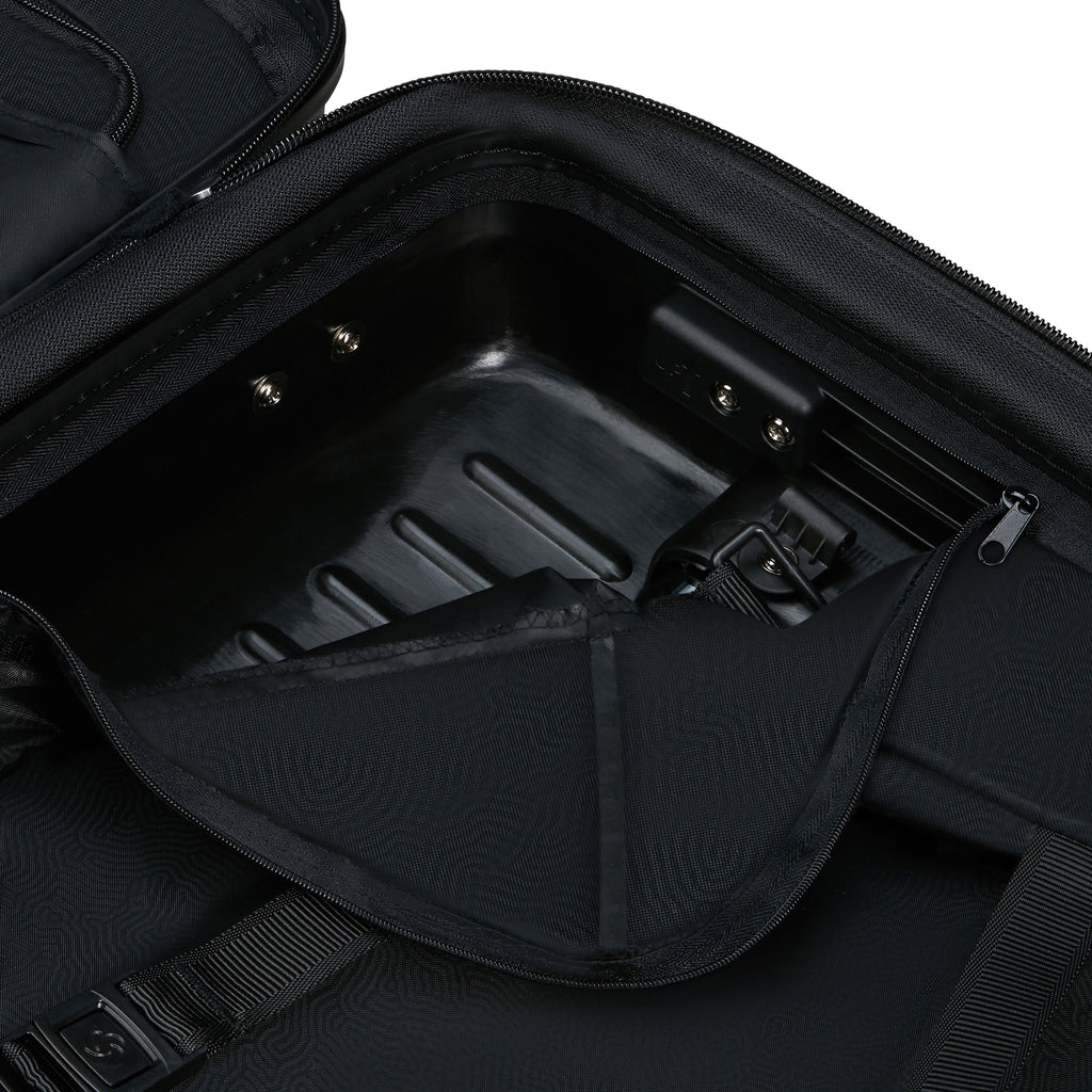 Samsonite RestackD Spinner Large in the color Black.