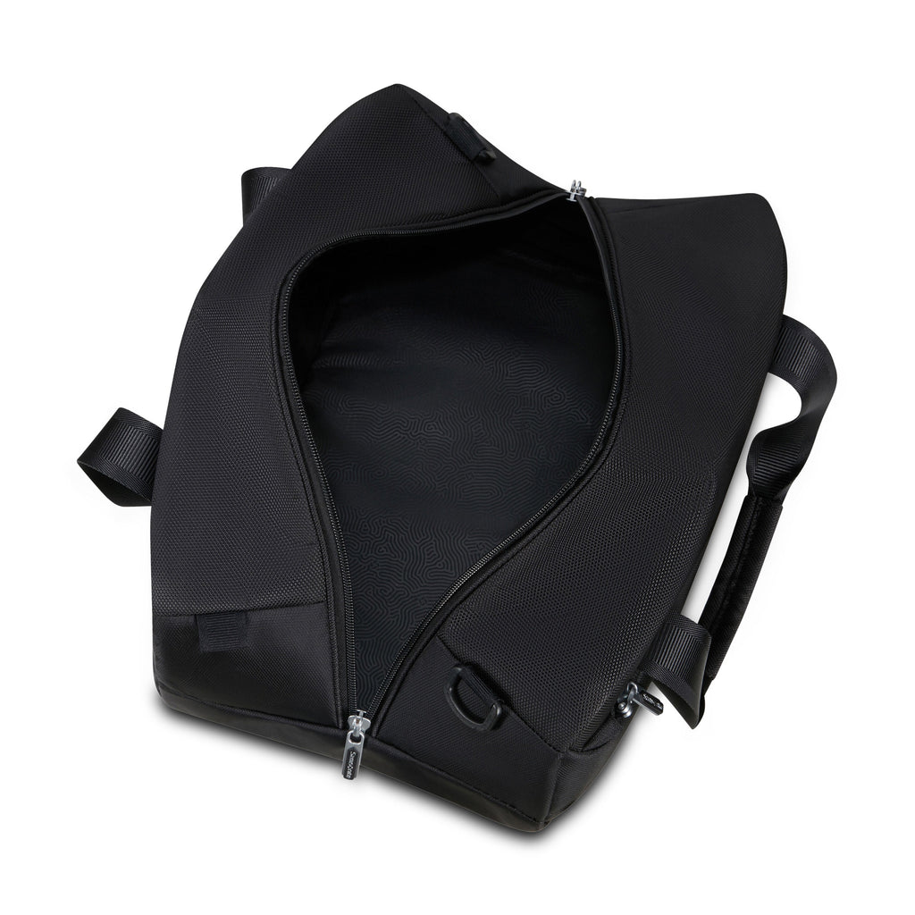 Samsonite Urbify Duffle 16" in the color Black.