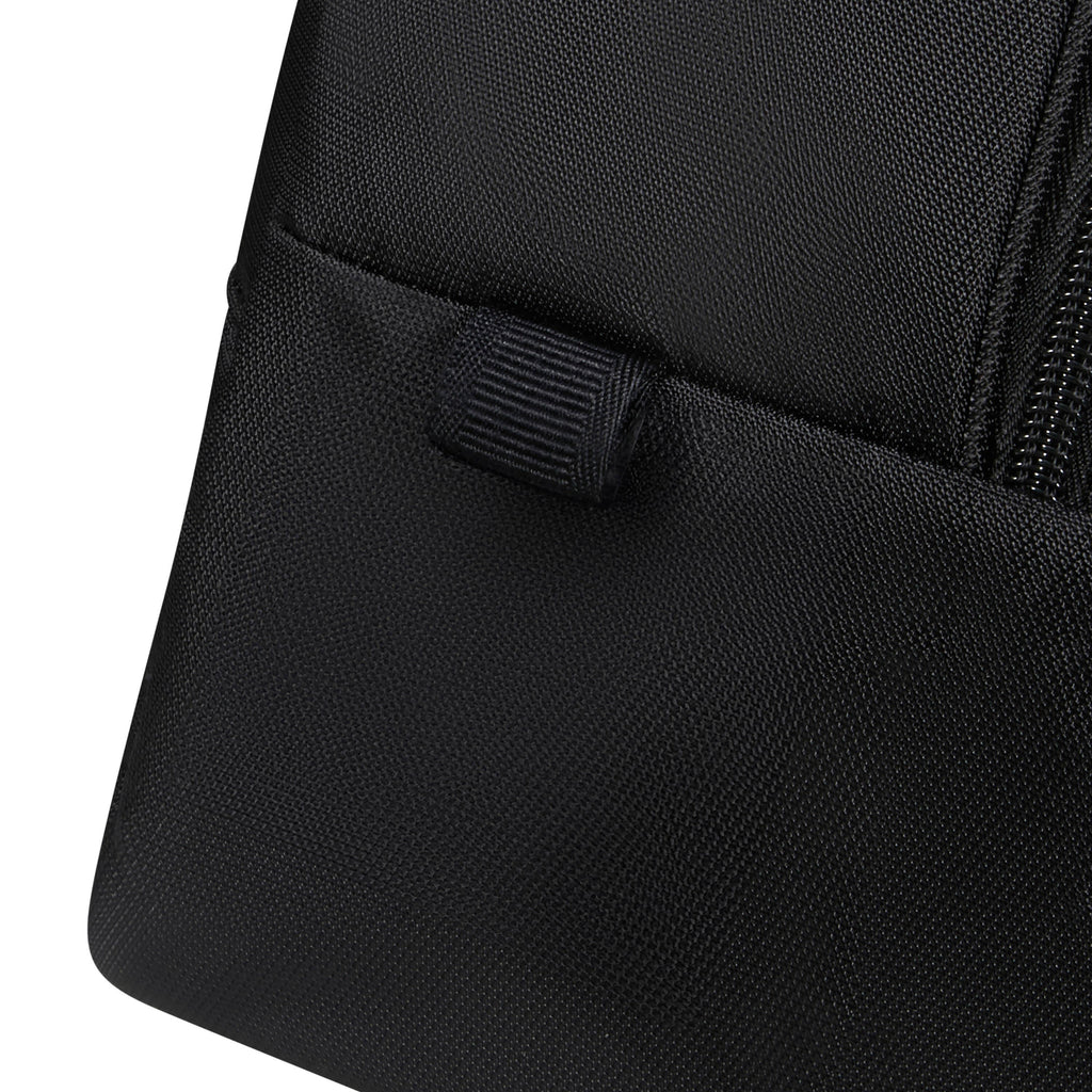 Samsonite Urbify Duffle 21” in the color Black.