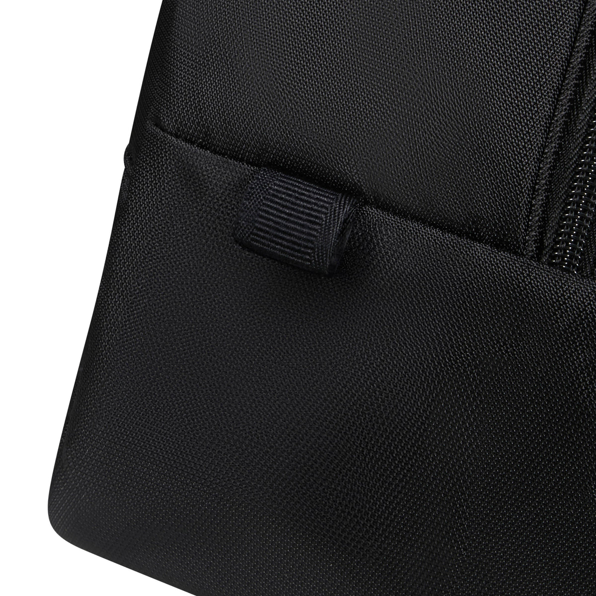 Samsonite Urbify Duffle 21” in the color Black.