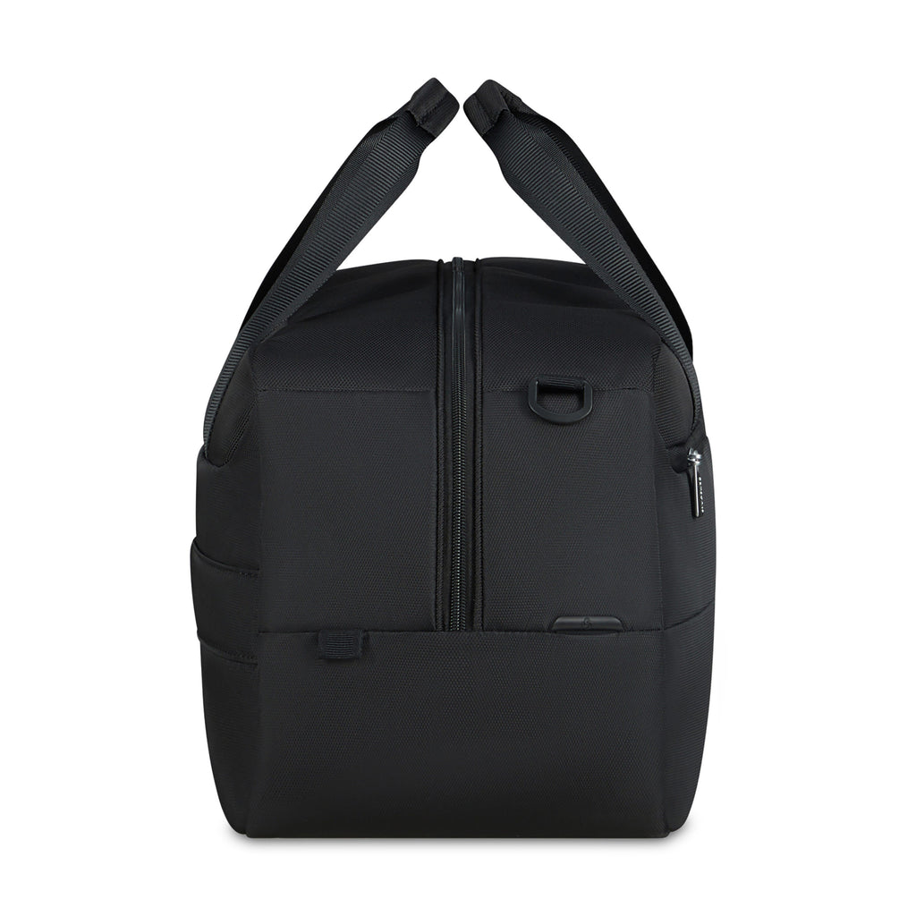 Samsonite Urbify Duffle 21” in the color Black.