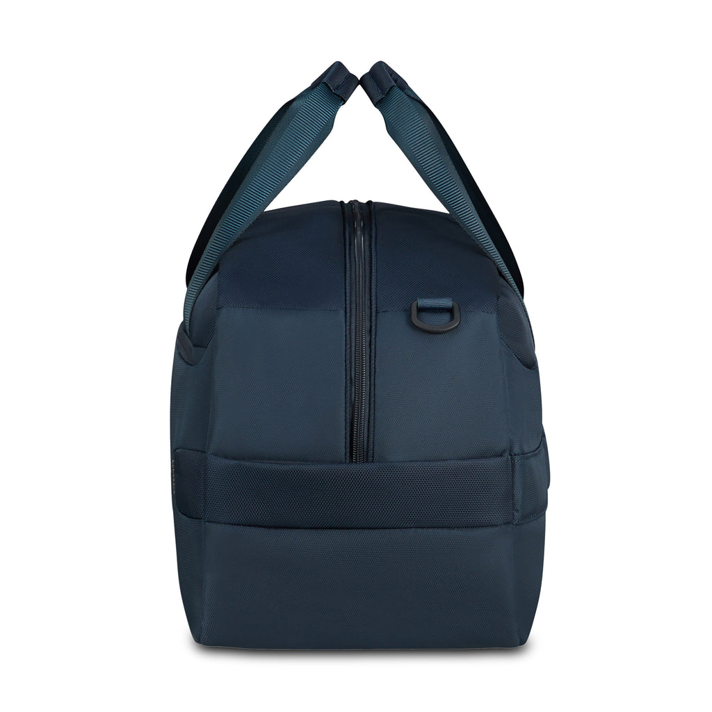 Samsonite Urbify Duffle 21” in the color Navy Blue.