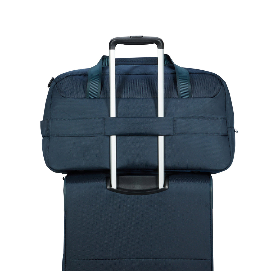 Samsonite Urbify Duffle 21” in the color Navy Blue.