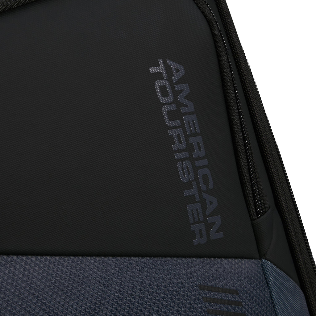 American Tourister Daring Dash Spinner Carry-On™ in the color Black/Grey.