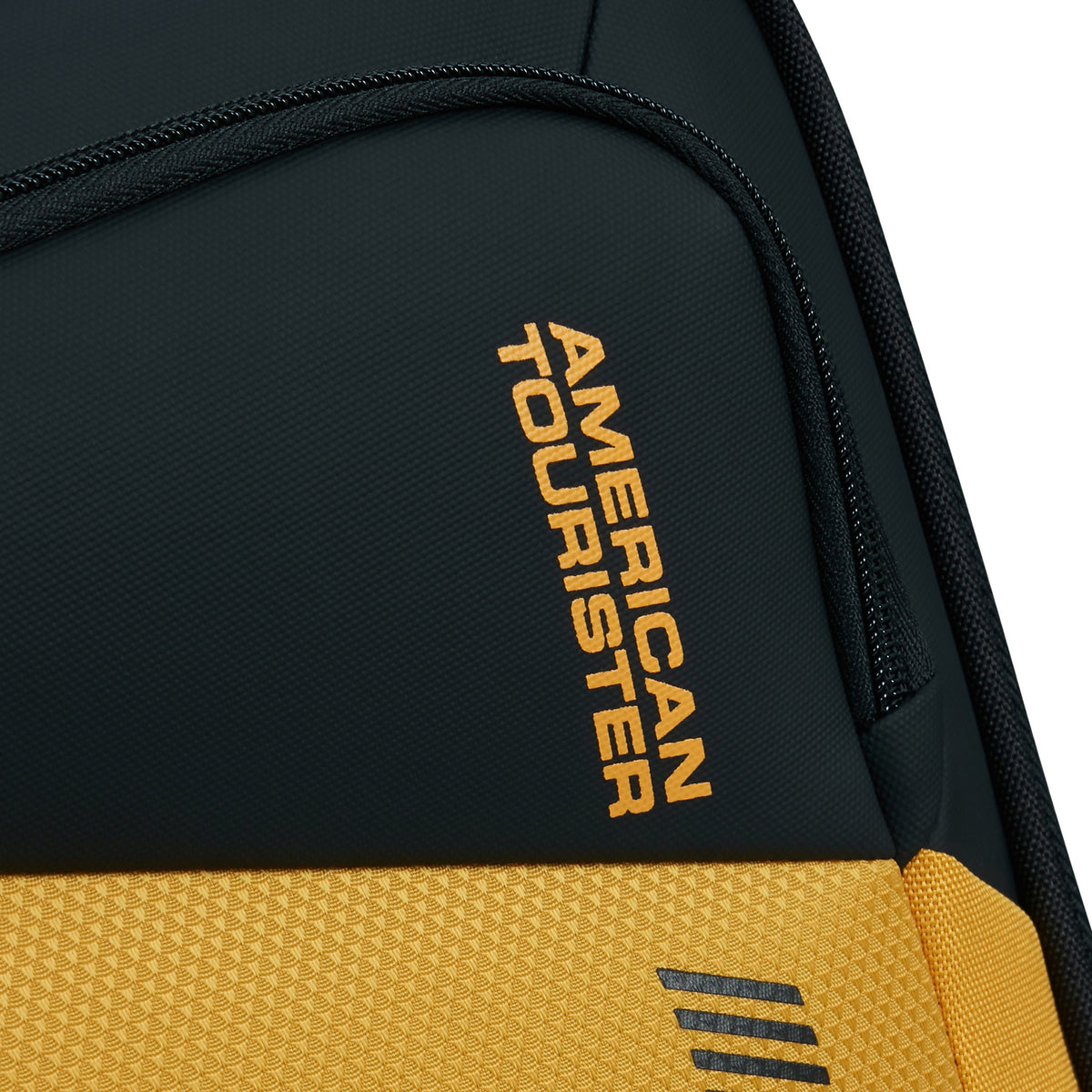 American Tourister Daring Dash Spinner Carry-On™ in the color Black/Yellow.