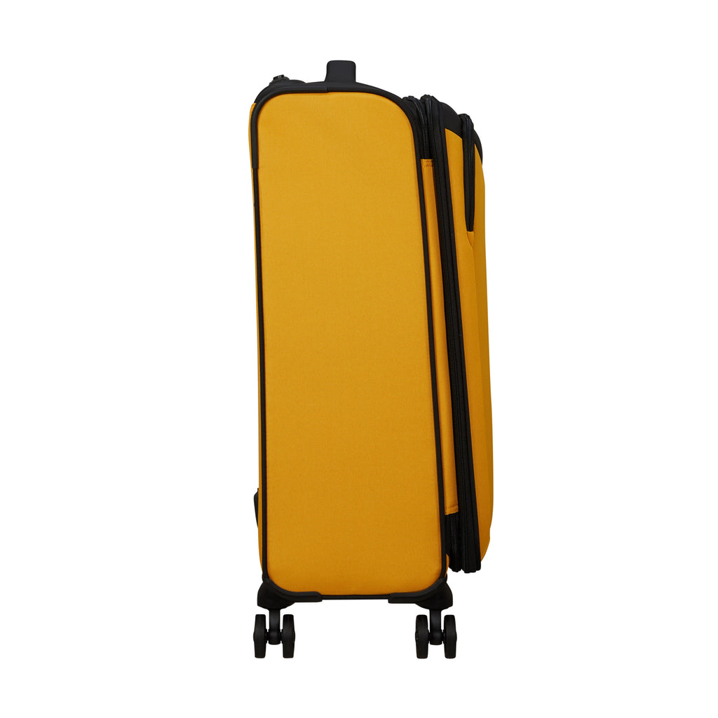 American Tourister Daring Dash Spinner Medium in the color Black/Yellow.