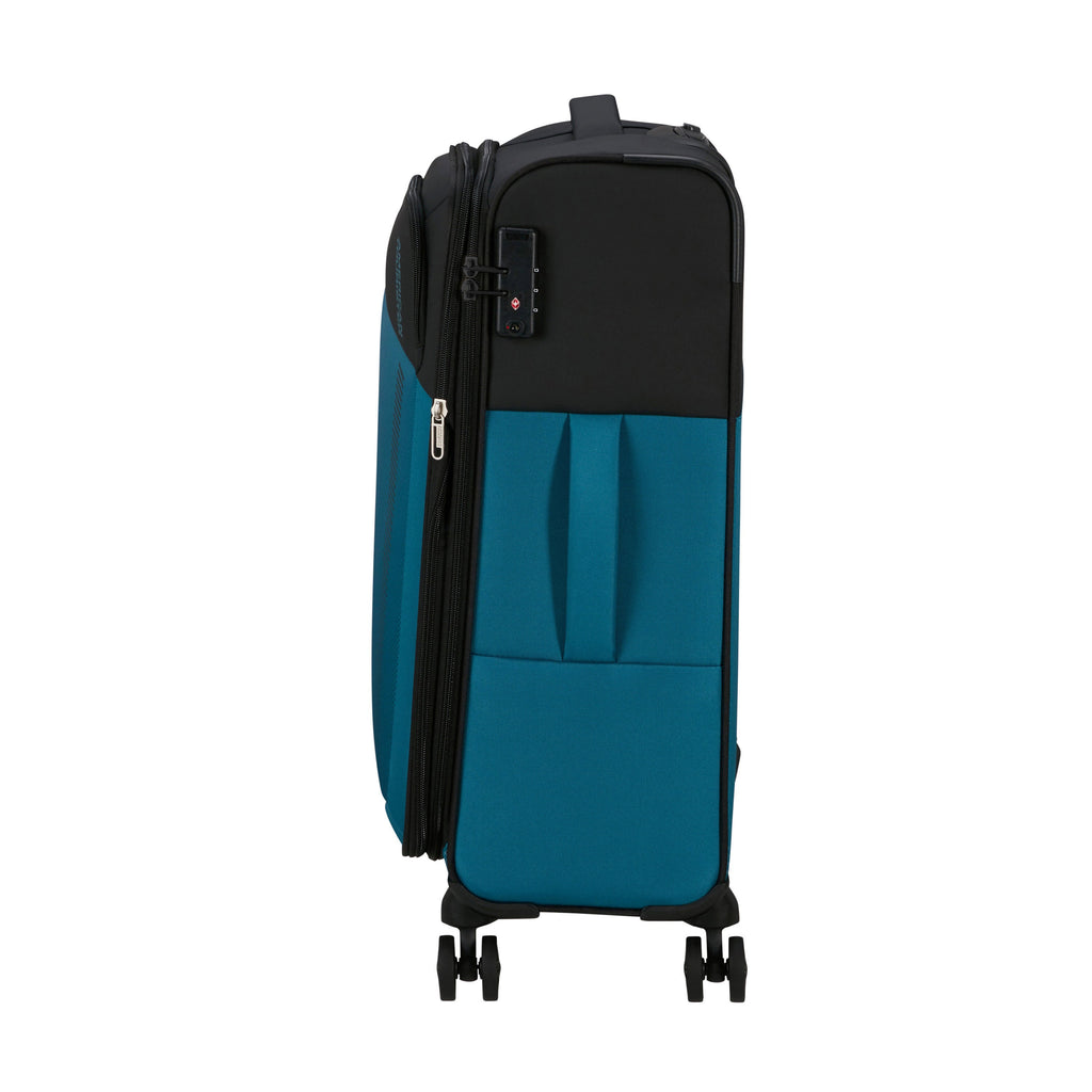 American Tourister Daring Dash Spinner Medium in the color Black/Blue.