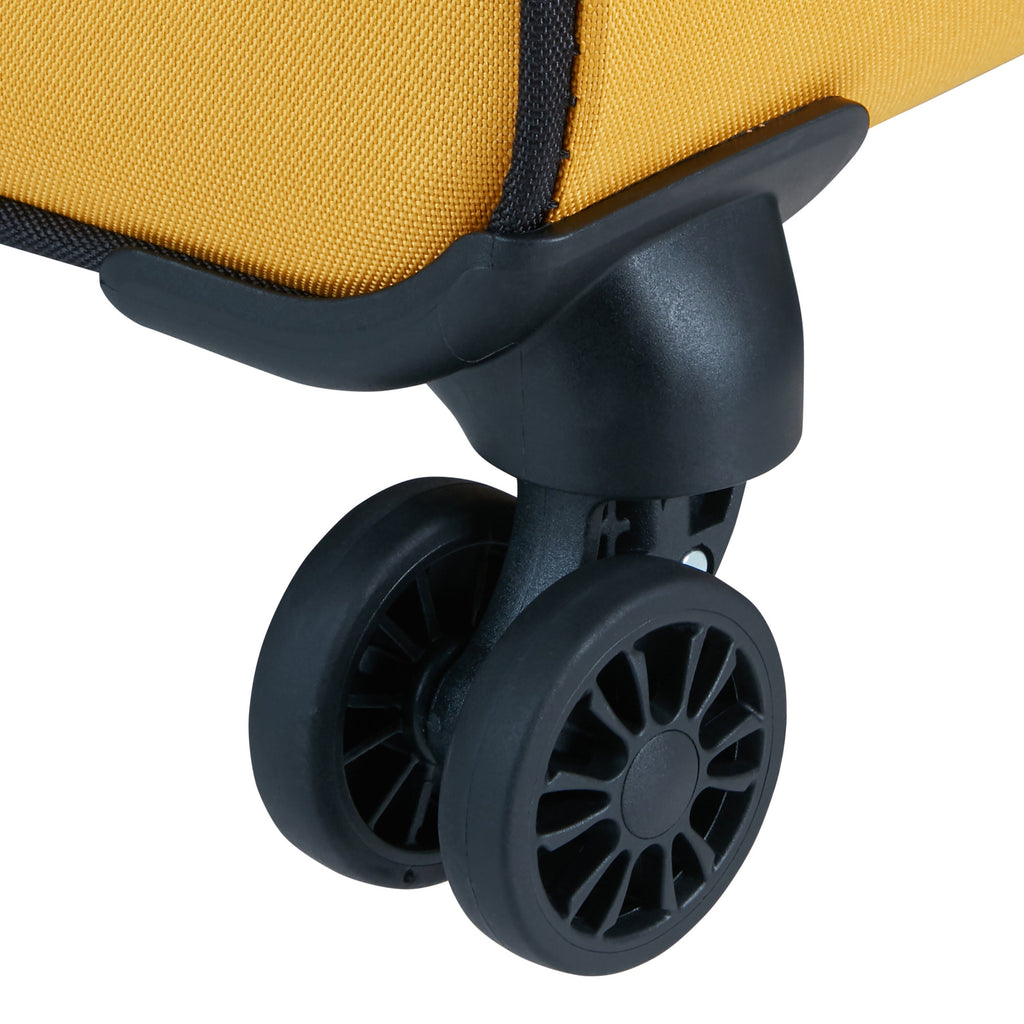 American Tourister Daring Dash Spinner Large in the color Black/Yellow.