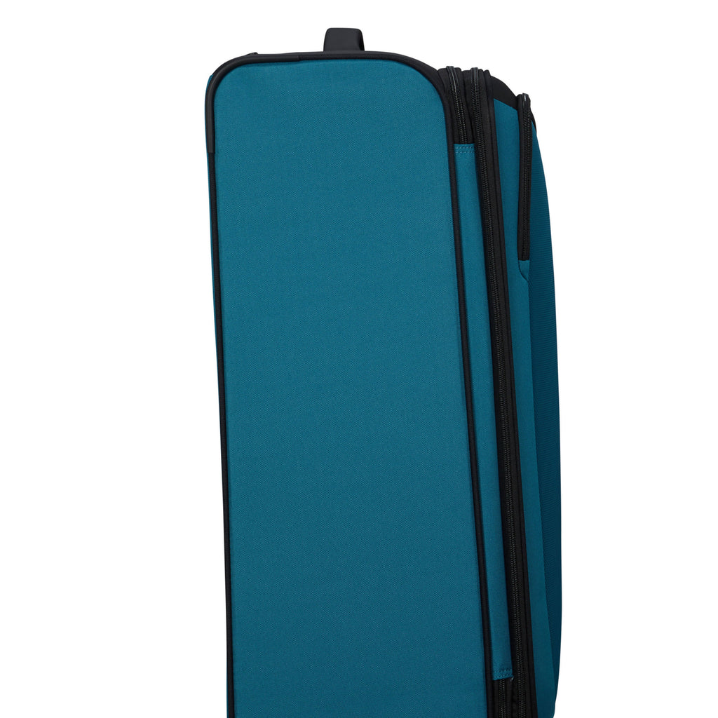 American Tourister Daring Dash Spinner Large in the color Black/Blue.
