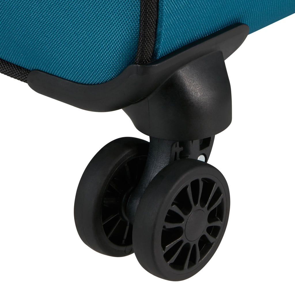 American Tourister Daring Dash Spinner Large in the color Black/Blue.
