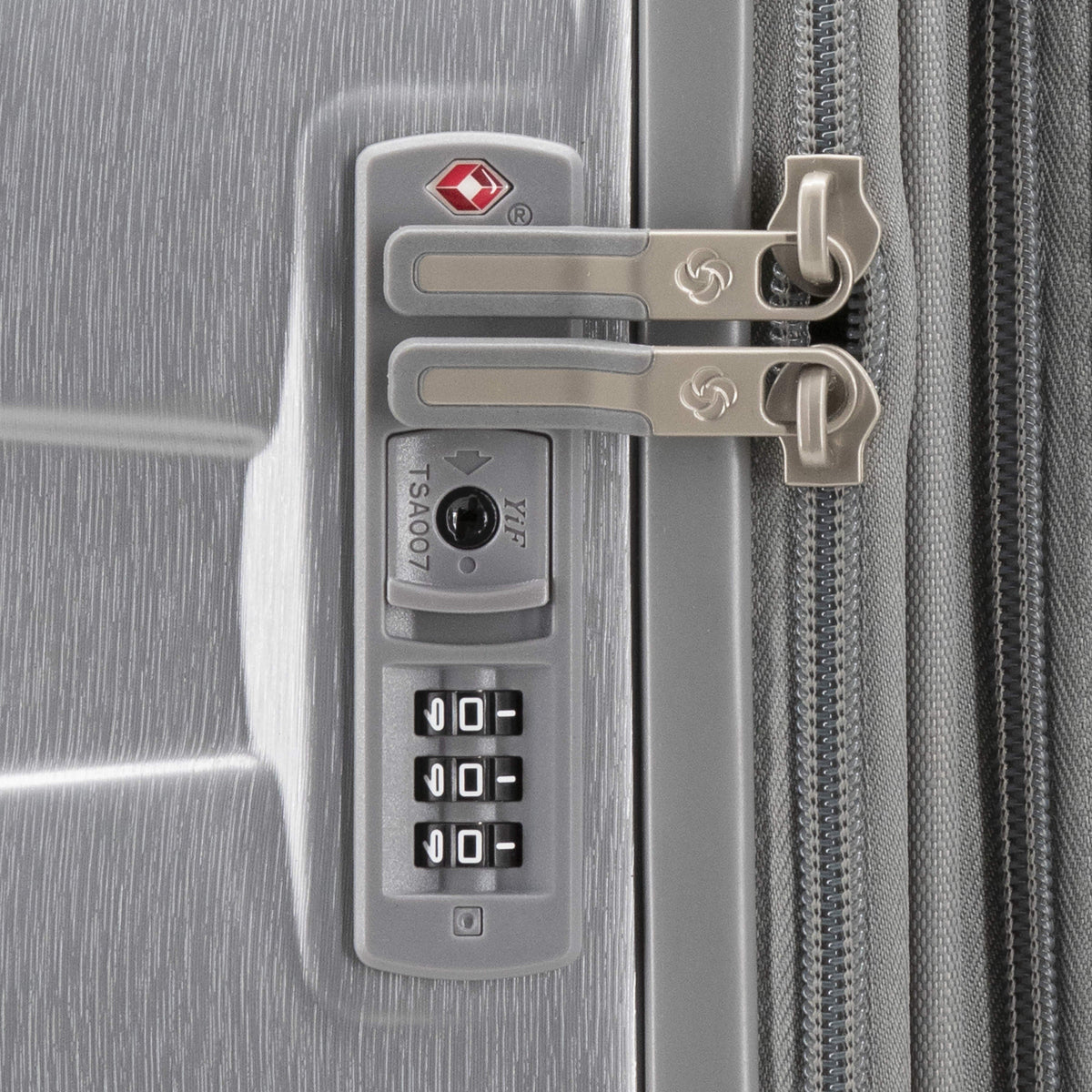 Samsonite Ziplite 6 Spinner Medium in the color Silver.