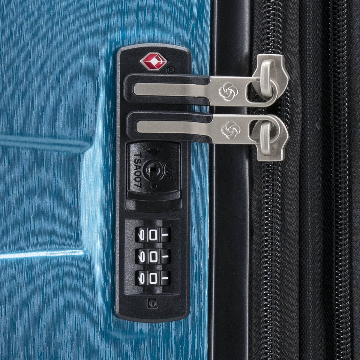 Samsonite Ziplite 6 Spinner Medium in the color Adriatic Blue.