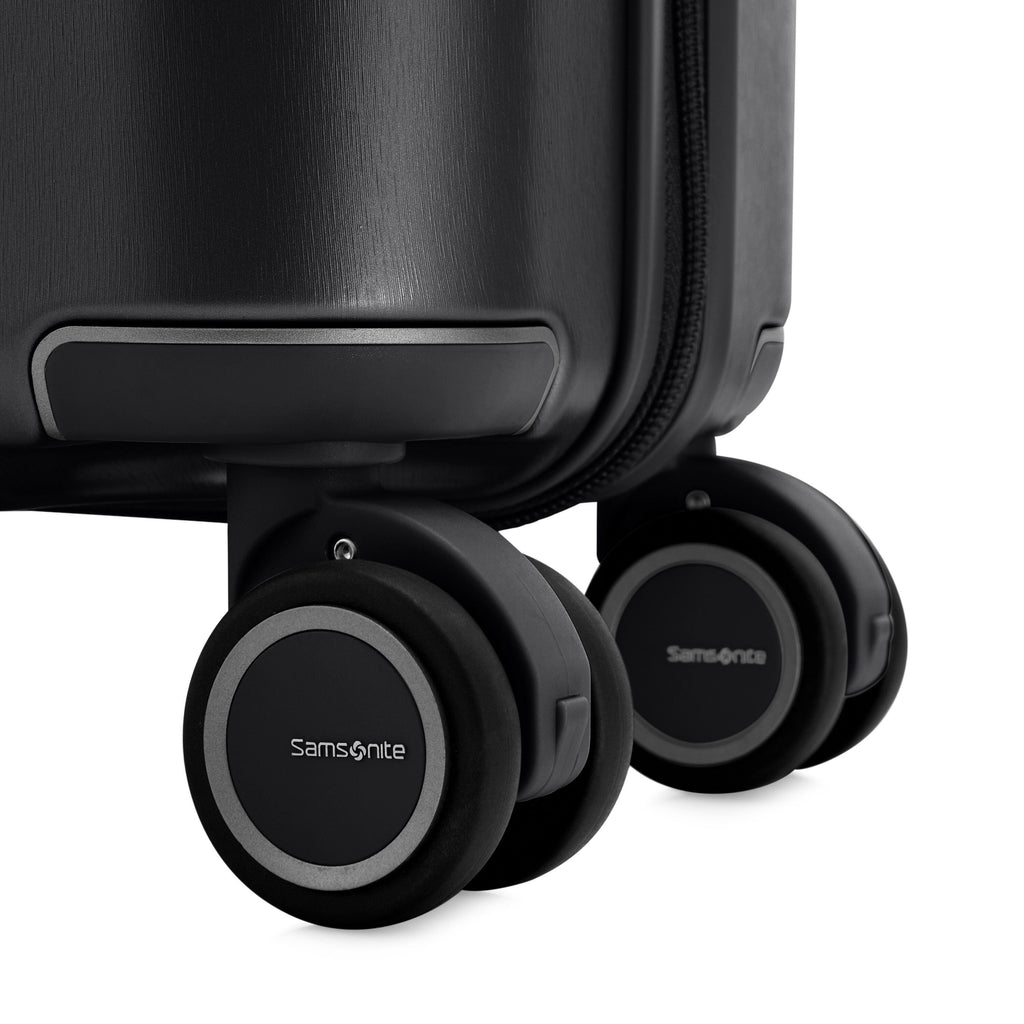 Samsonite Evoa Z Spinner Carry-On™ in the color Black.