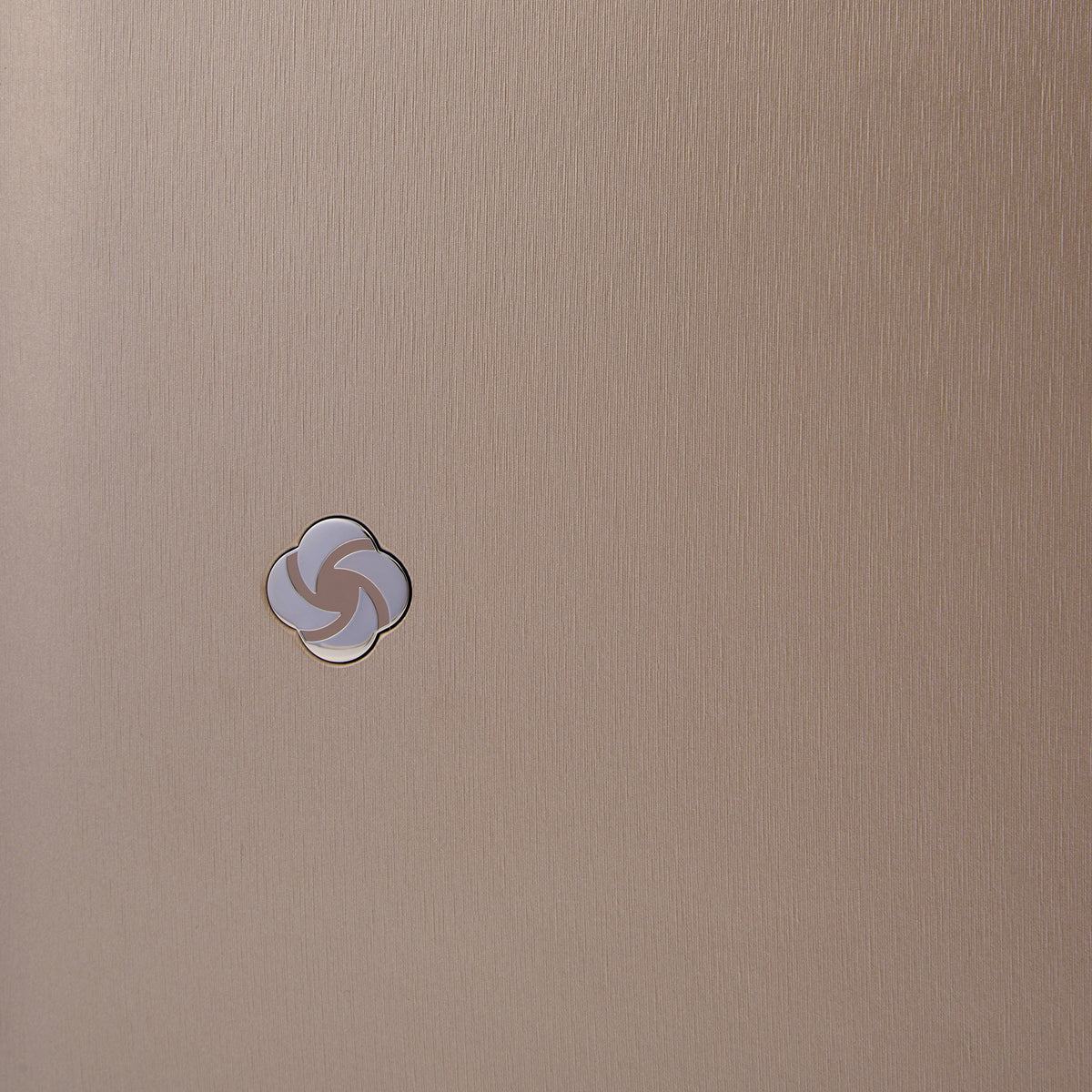 Samsonite Evoa Z Spinner Carry-On™ in the color Ivory Gold.