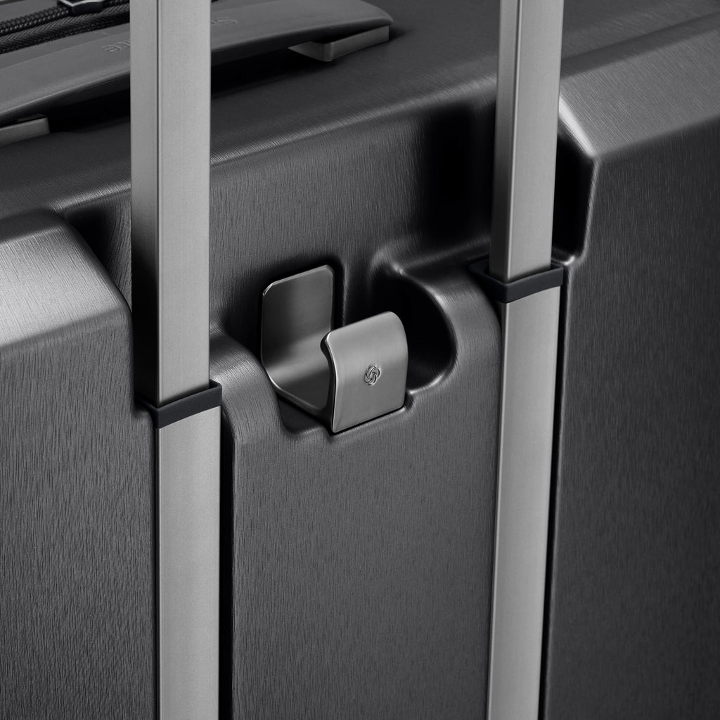 Samsonite Evoa Z Spinner Medium in the color Black.
