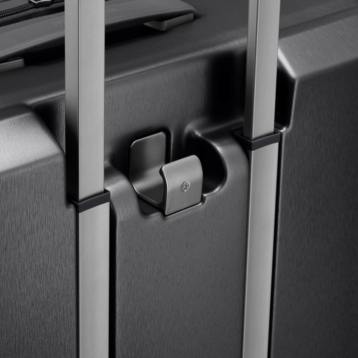 Samsonite Evoa Z Spinner Medium in the color Black.