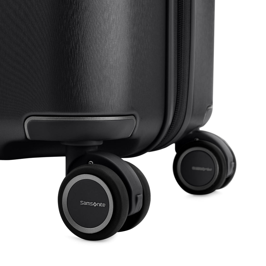 Samsonite Evoa Z Spinner Medium in the color Black.