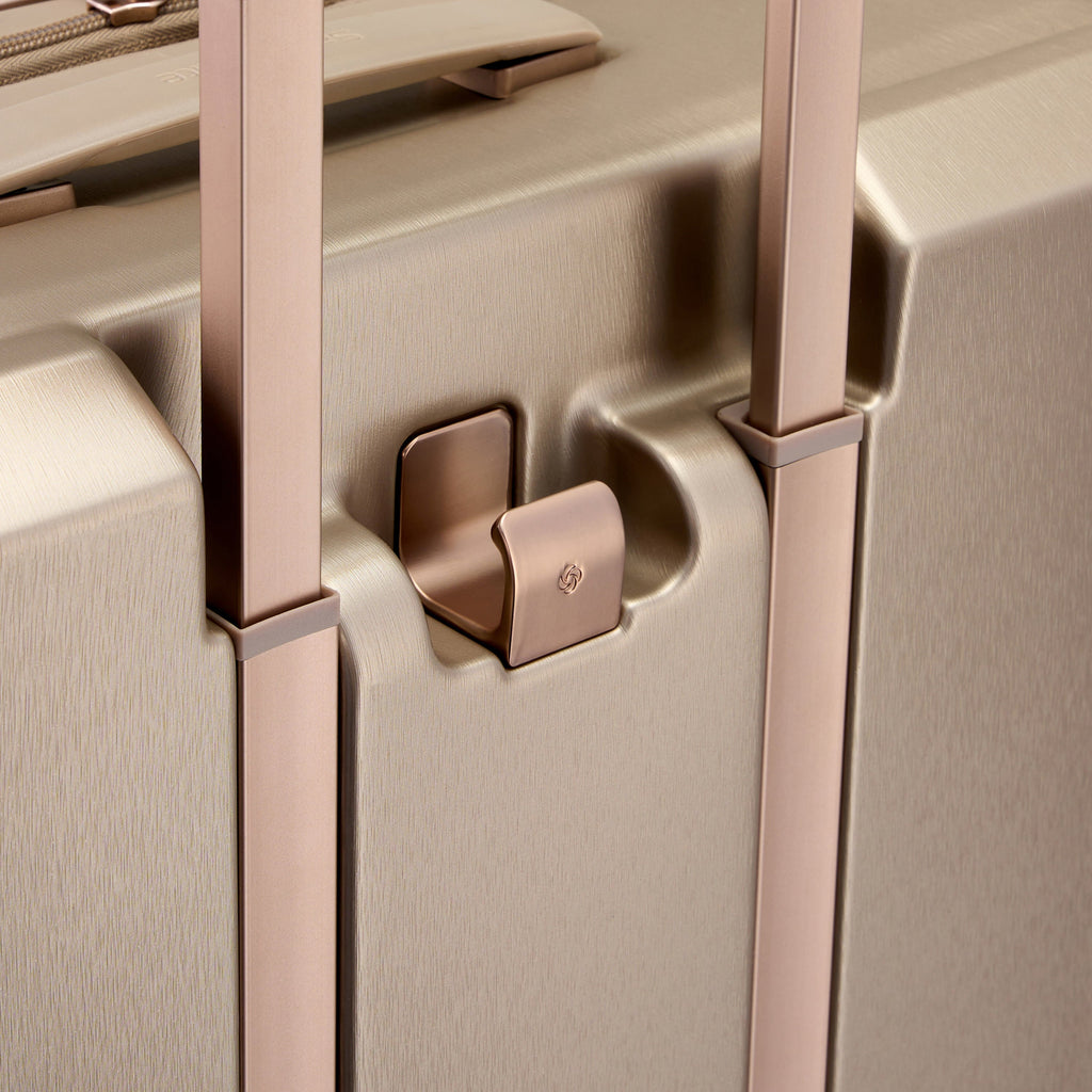 Samsonite Evoa Z Spinner Medium in the color Ivory Gold.