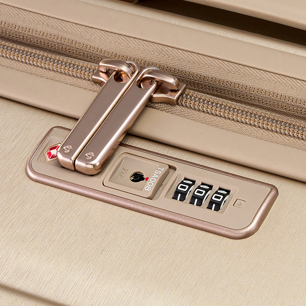 Samsonite Evoa Z Spinner Medium in the color Ivory Gold.