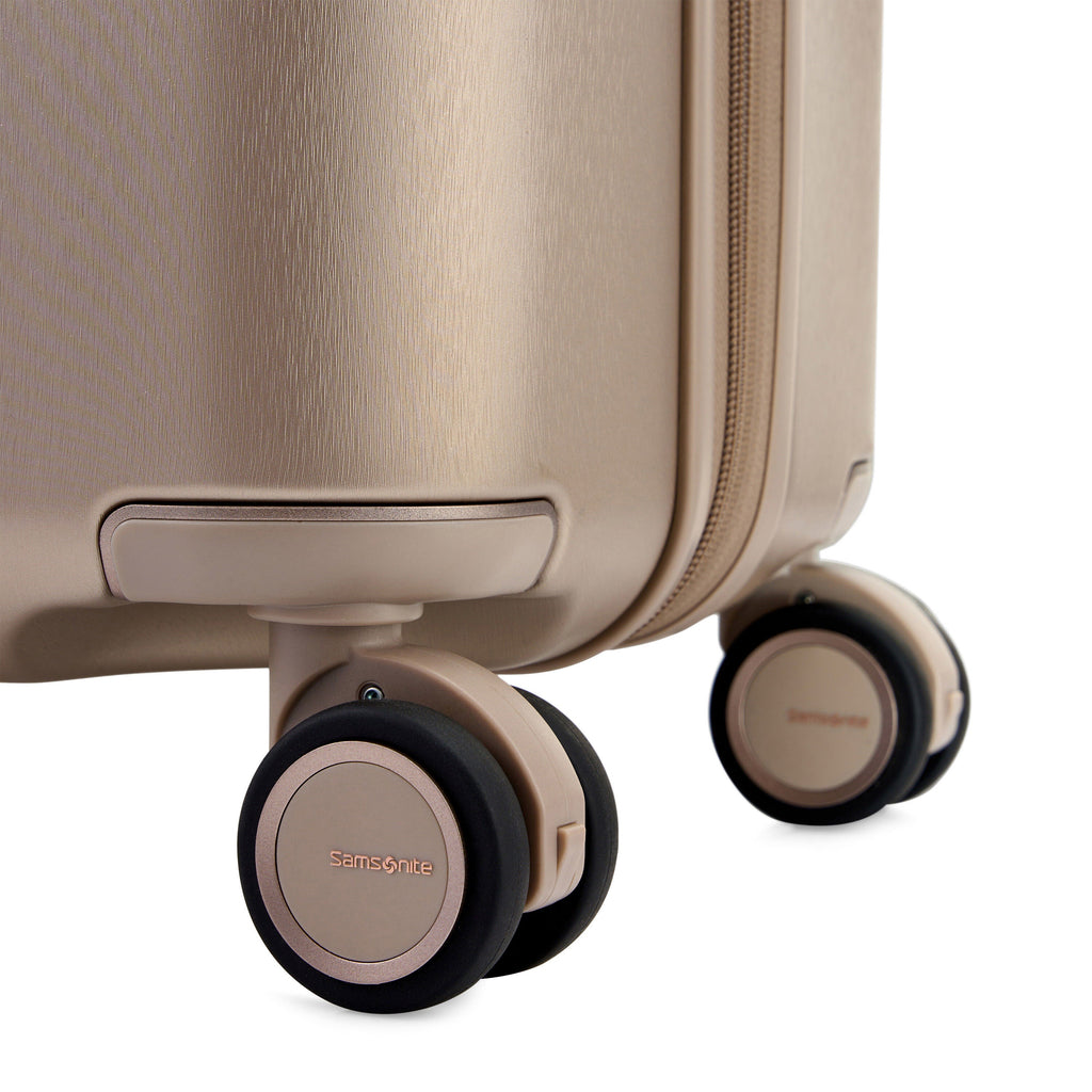Samsonite Evoa Z Spinner Medium in the color Ivory Gold.