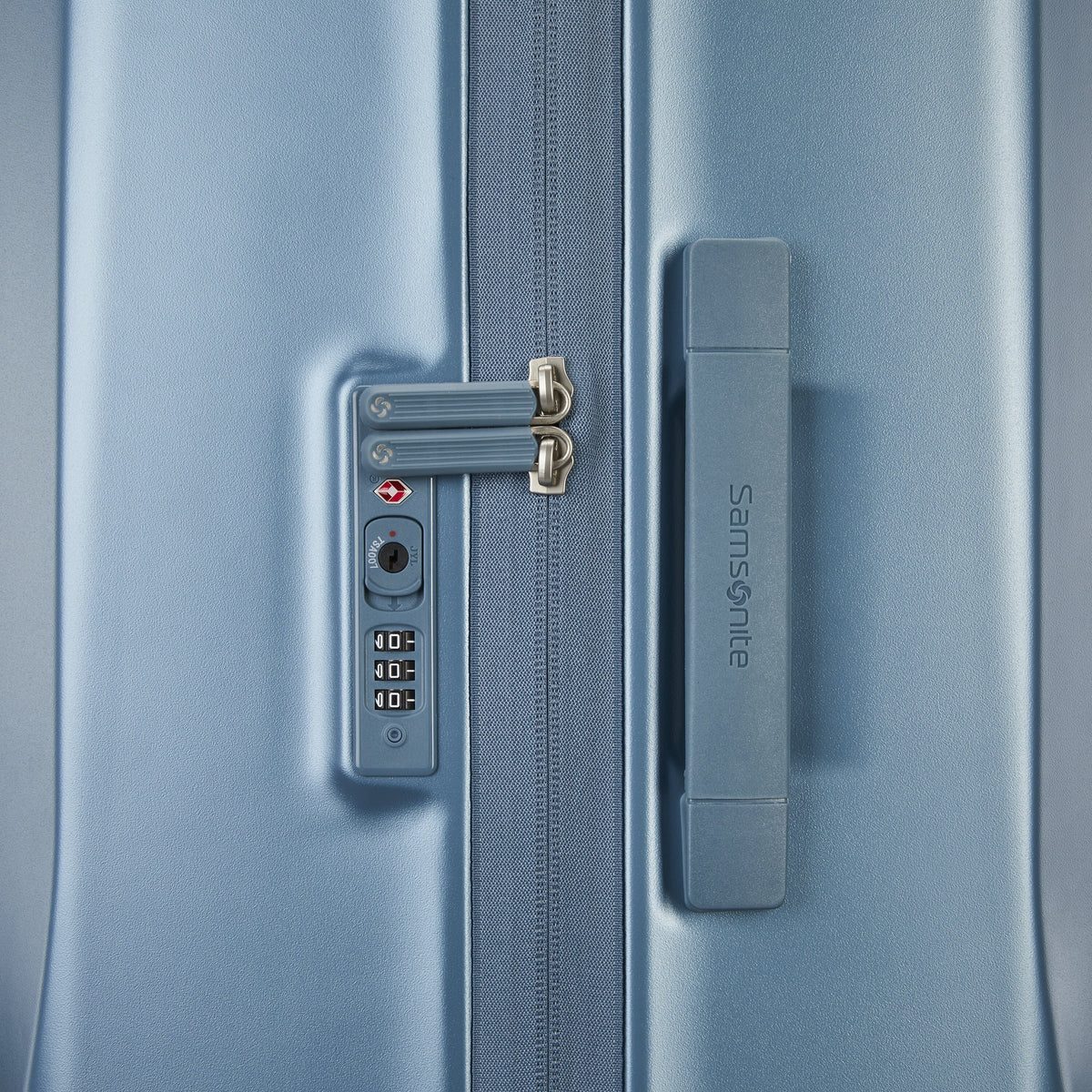 Samsonite UpLIFT Hardside Spinner Large in the color Elemental Blue.