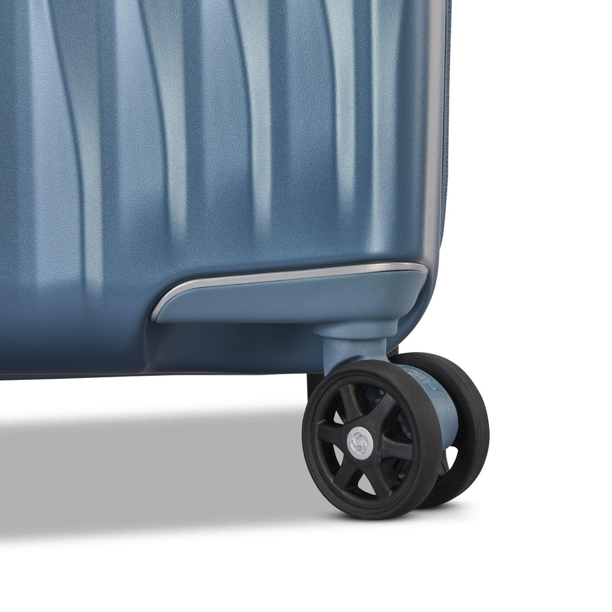 Samsonite UpLIFT Hardside Spinner Large in the color Elemental Blue.