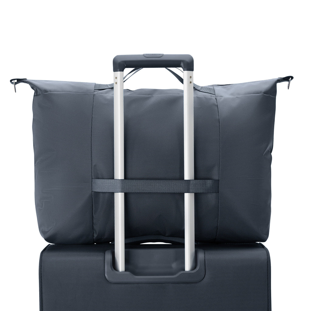 Samsonite UpLift Softside Foldable Weekender Duffle (18 in.) in the color Elemental Blue.